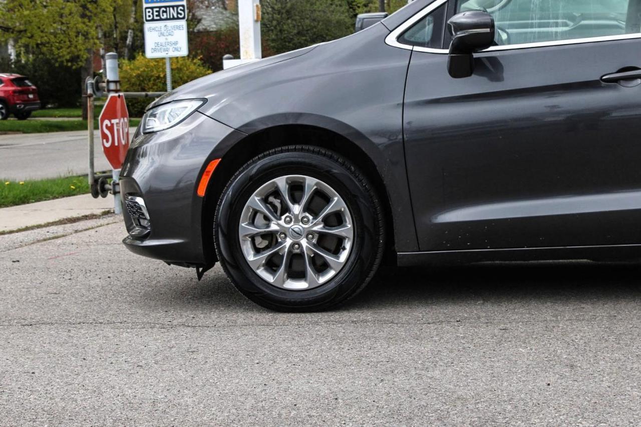 2022 Chrysler Pacifica Touring L  SiriusXM HtdSeats BkpCam Photo