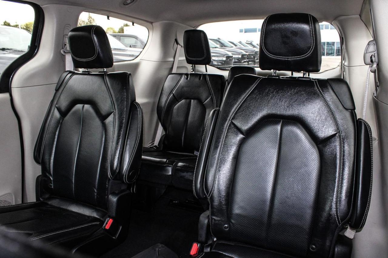 2022 Chrysler Pacifica Touring L  SiriusXM HtdSeats BkpCam Photo