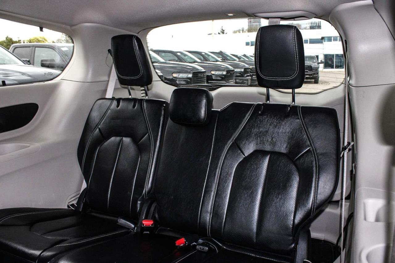 2022 Chrysler Pacifica Touring L  SiriusXM HtdSeats BkpCam Photo