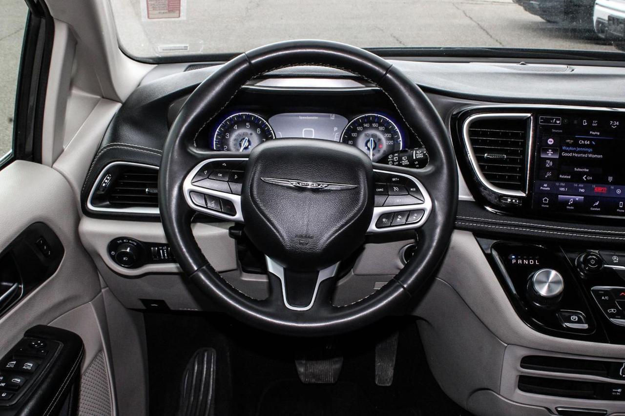 2022 Chrysler Pacifica Touring L  SiriusXM HtdSeats BkpCam Photo