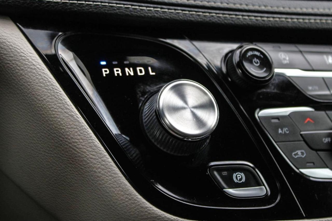 2022 Chrysler Pacifica Touring L  SiriusXM HtdSeats BkpCam Photo