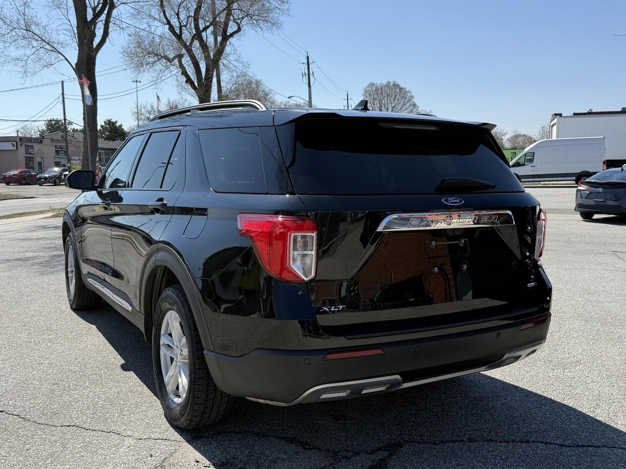2020 Ford Explorer No Accidents l XLT l 7 Passanger l AWD l Pano Roof Photo4