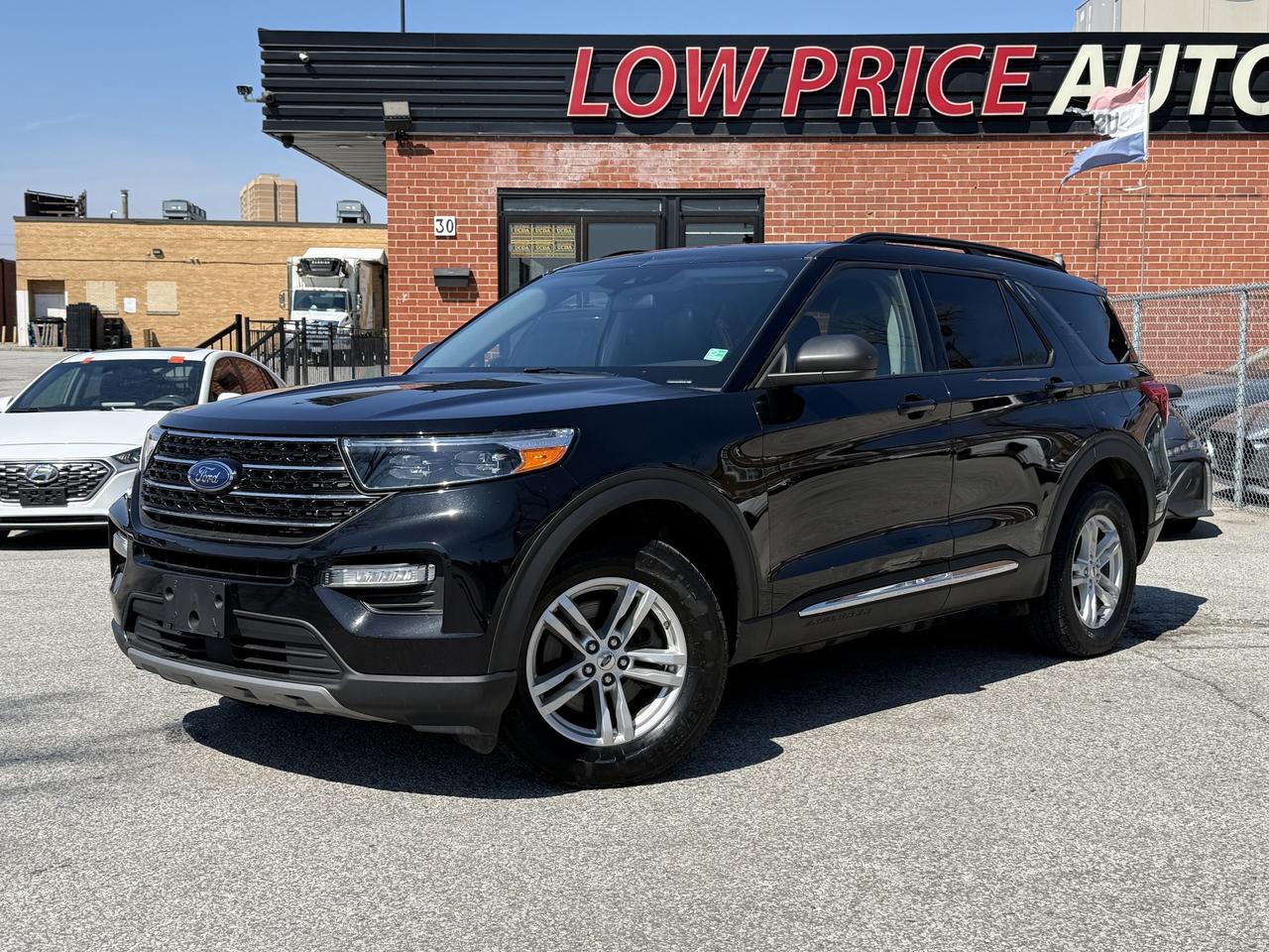 2020 Ford Explorer No Accidents l XLT l 7 Passanger l AWD l Pano Roof Photo