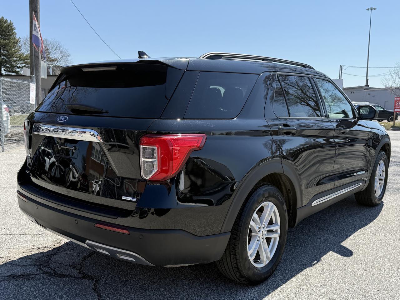 2020 Ford Explorer No Accidents l XLT l 7 Passanger l AWD l Pano Roof Photo