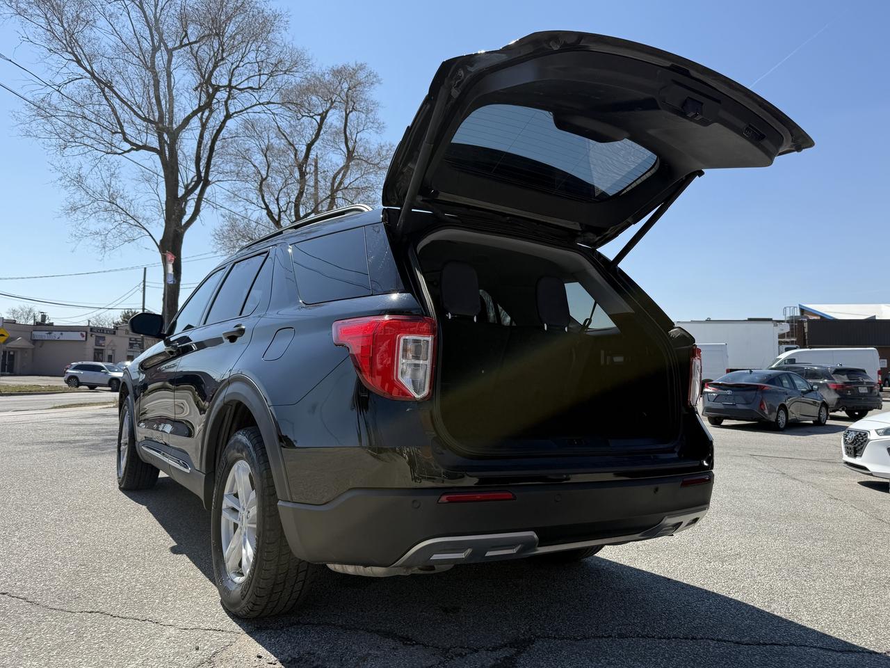 2020 Ford Explorer No Accidents l XLT l 7 Passanger l AWD l Pano Roof Photo