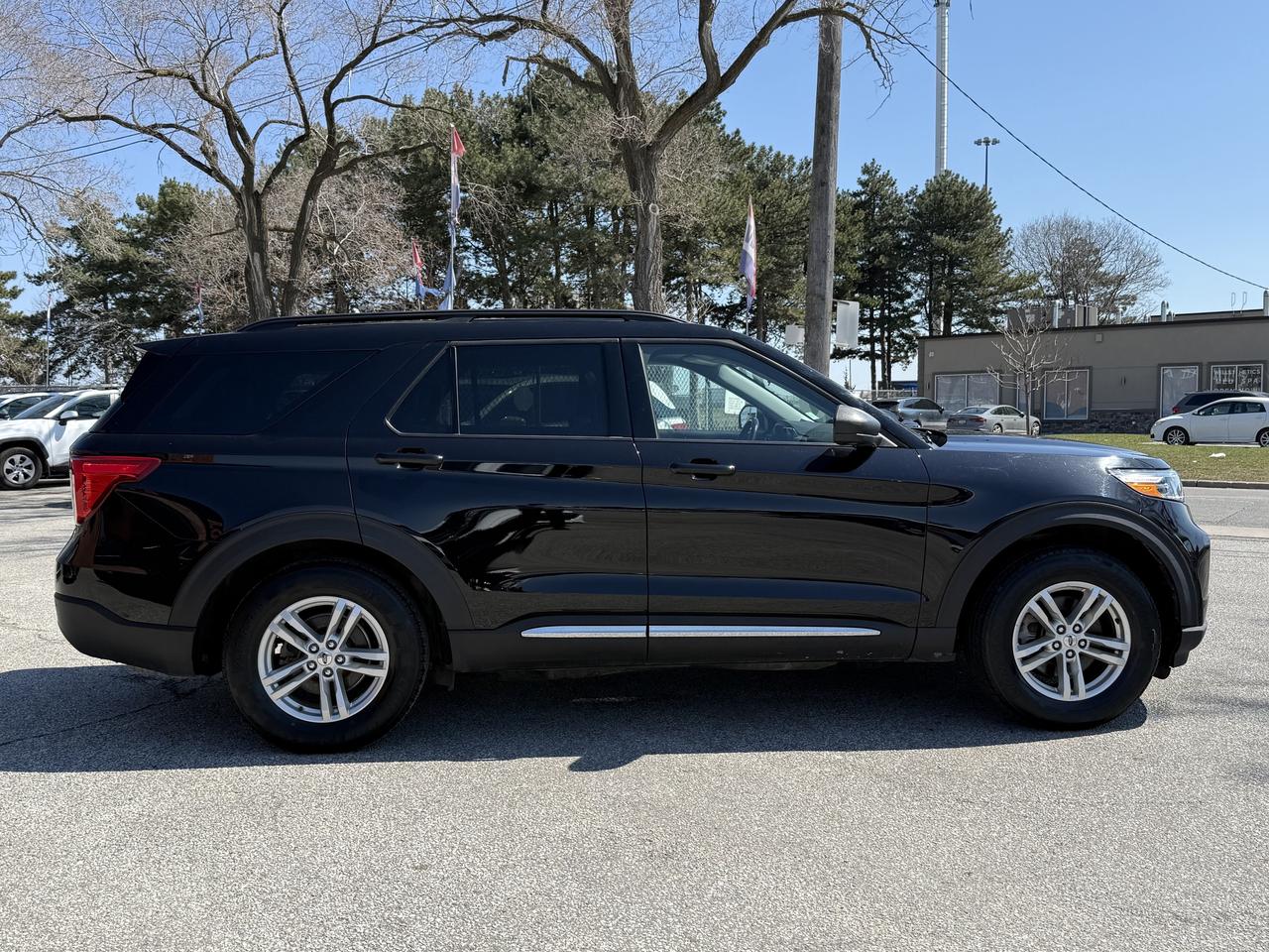 2020 Ford Explorer No Accidents l XLT l 7 Passanger l AWD l Pano Roof Photo