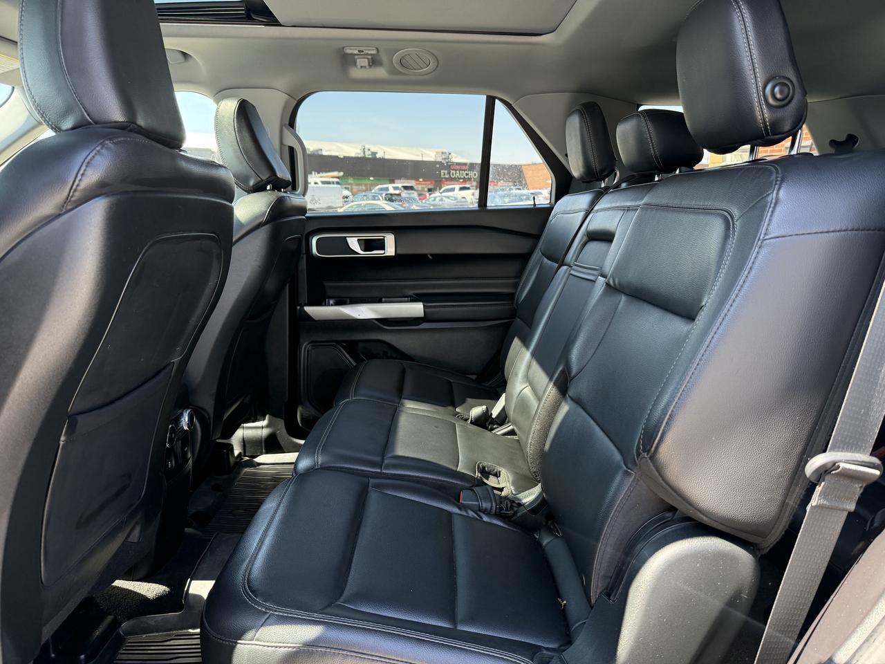 2020 Ford Explorer No Accidents l XLT l 7 Passanger l AWD l Pano Roof Photo