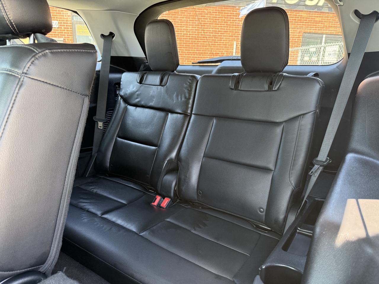 2020 Ford Explorer No Accidents l XLT l 7 Passanger l AWD l Pano Roof Photo