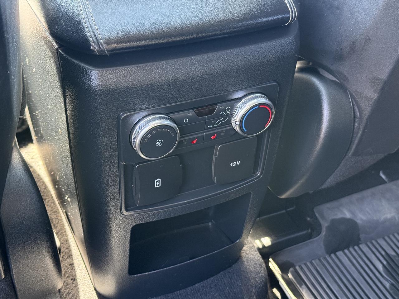 2020 Ford Explorer No Accidents l XLT l 7 Passanger l AWD l Pano Roof Photo