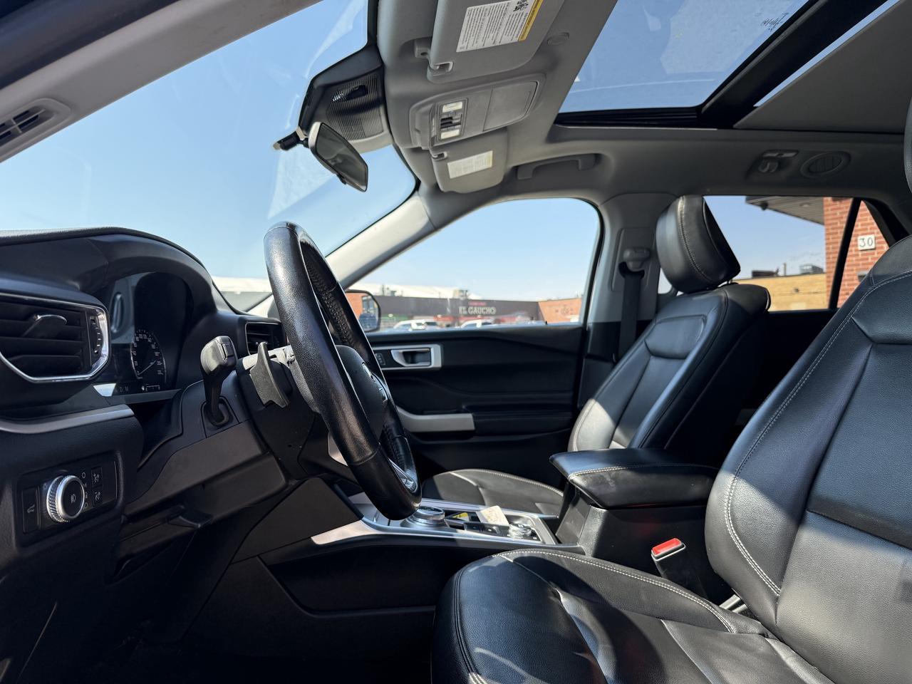 2020 Ford Explorer No Accidents l XLT l 7 Passanger l AWD l Pano Roof Photo