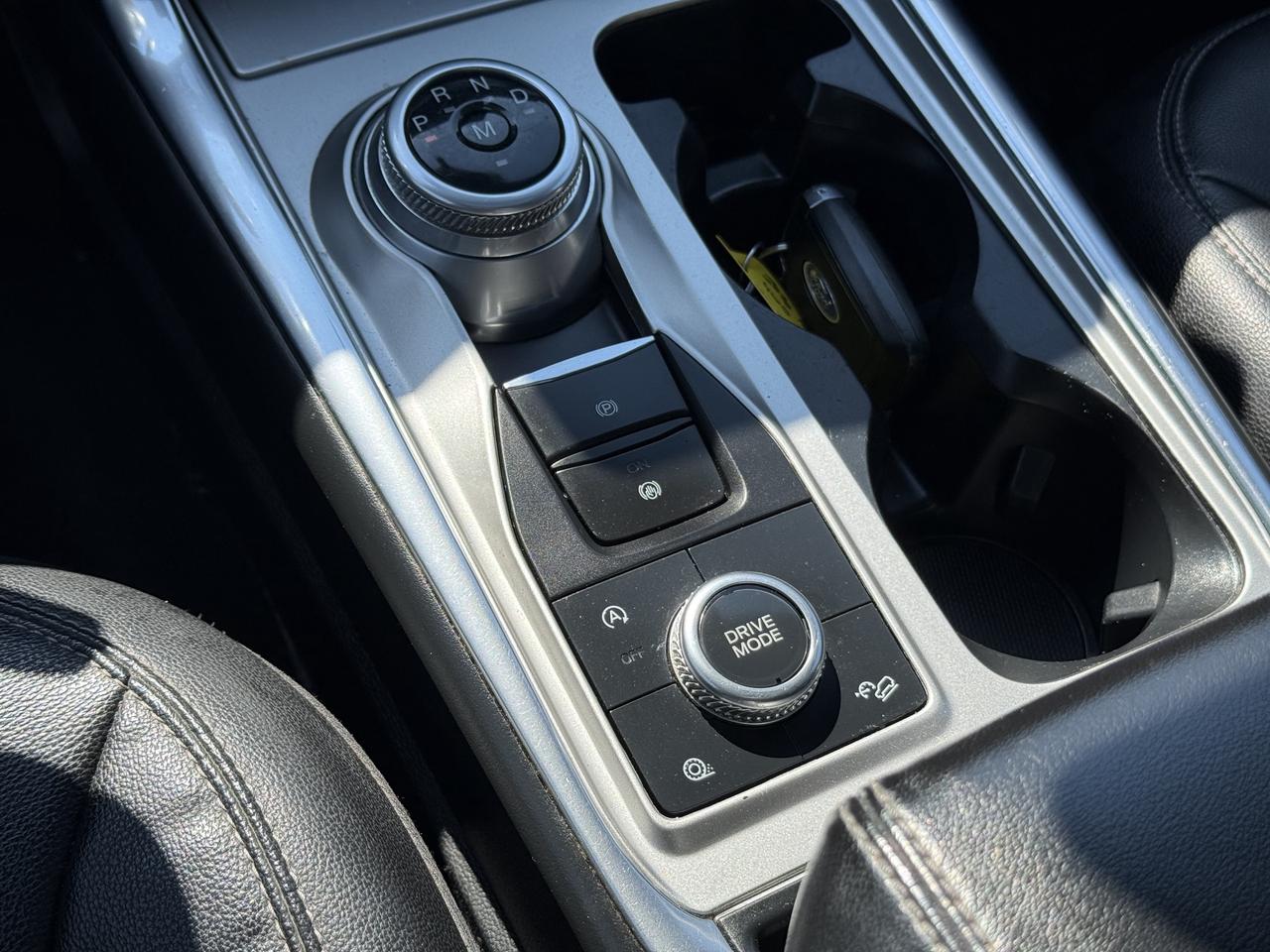 2020 Ford Explorer No Accidents l XLT l 7 Passanger l AWD l Pano Roof Photo