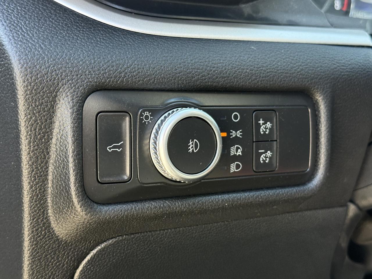 2020 Ford Explorer No Accidents l XLT l 7 Passanger l AWD l Pano Roof Photo