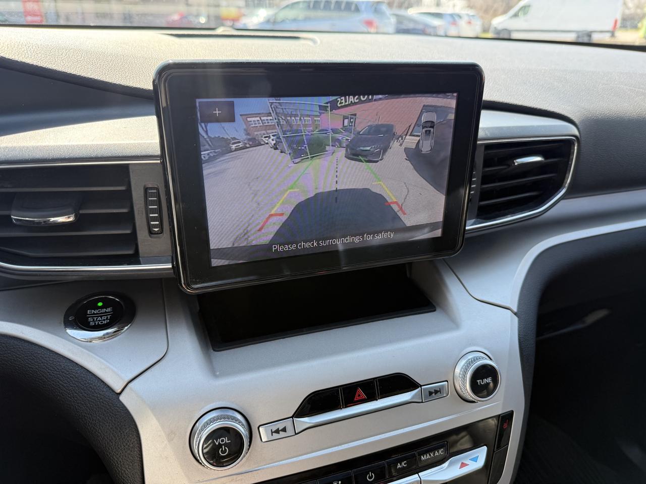 2020 Ford Explorer No Accidents l XLT l 7 Passanger l AWD l Pano Roof Photo