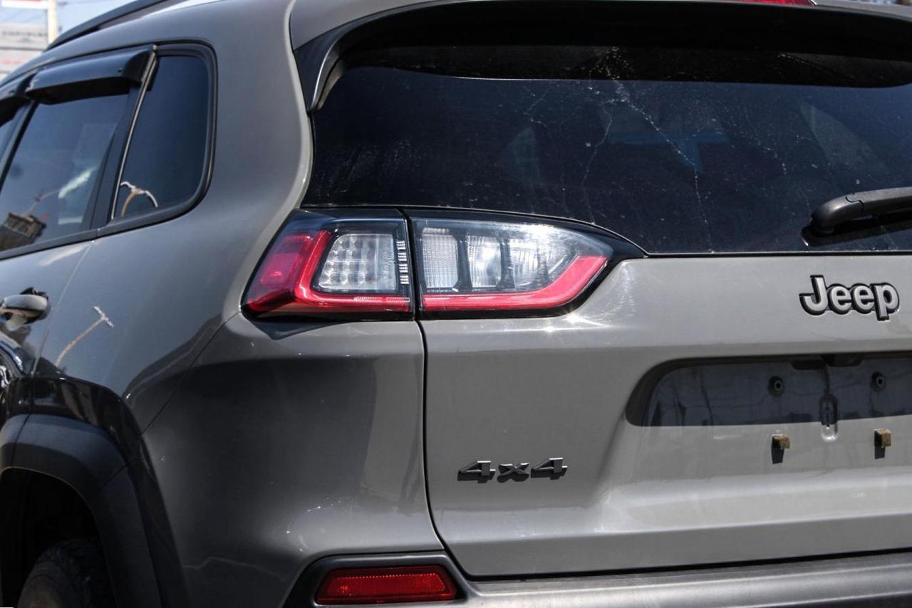 2019 Jeep Cherokee Trailhawk  Gps SiriusXM BkpCam HtdSeats DriveModes Photo