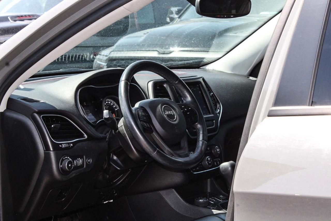 2019 Jeep Cherokee Trailhawk  Gps SiriusXM BkpCam HtdSeats DriveModes Photo