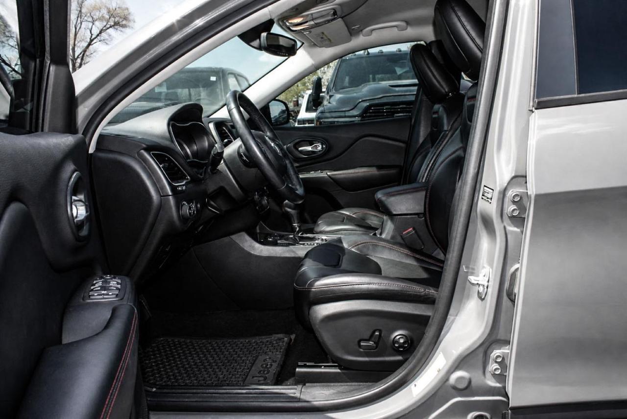 2019 Jeep Cherokee Trailhawk  Gps SiriusXM BkpCam HtdSeats DriveModes Photo