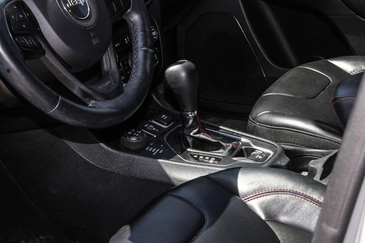 2019 Jeep Cherokee Trailhawk  Gps SiriusXM BkpCam HtdSeats DriveModes Photo