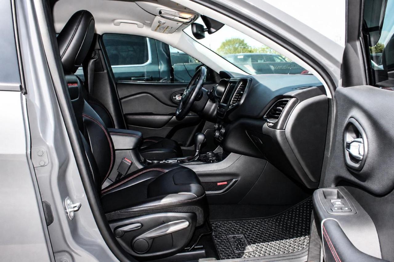 2019 Jeep Cherokee Trailhawk  Gps SiriusXM BkpCam HtdSeats DriveModes Photo