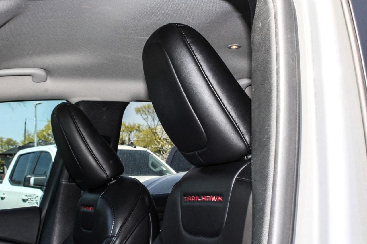 2019 Jeep Cherokee Trailhawk  Gps SiriusXM BkpCam HtdSeats DriveModes Photo