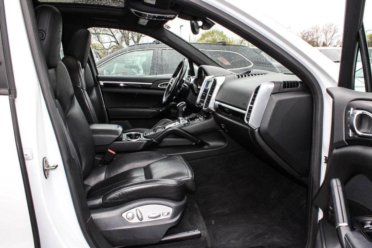 2017 Porsche Cayenne LTD  Gps Moonroof BkpCam ParkingSensors HtdSeats Photo