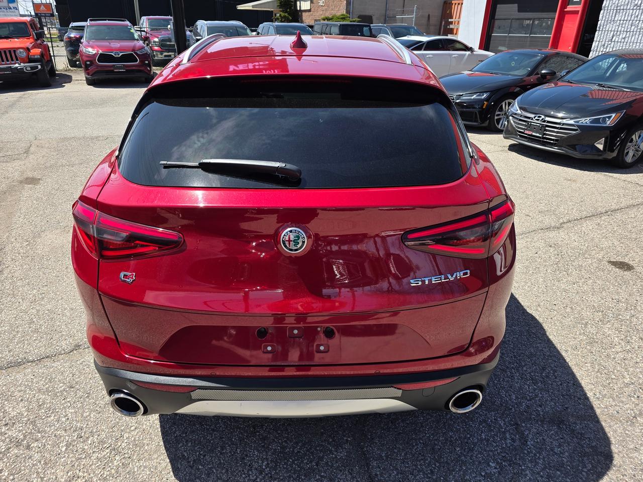 2018 Alfa Romeo Stelvio Ti Q4 AWD Photo4