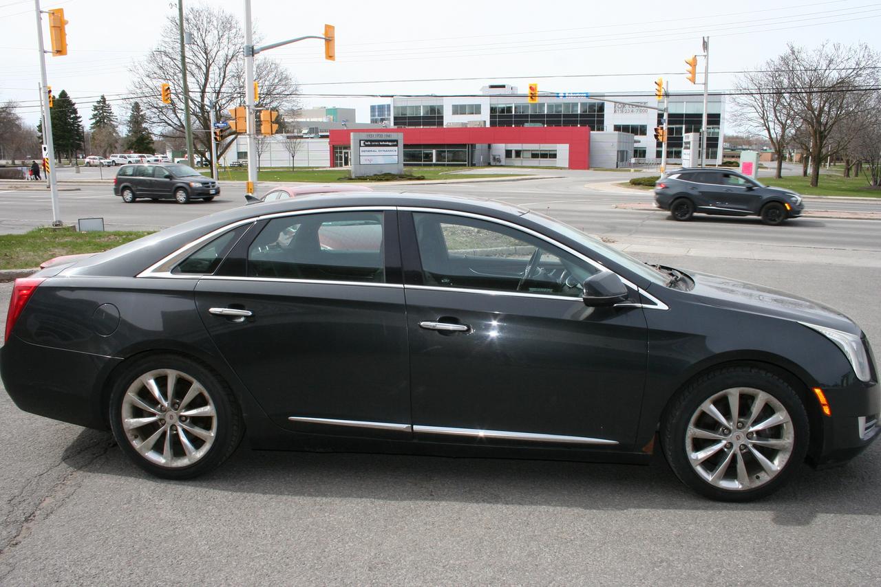 2013 Cadillac XTS Luxury Collection Photo3