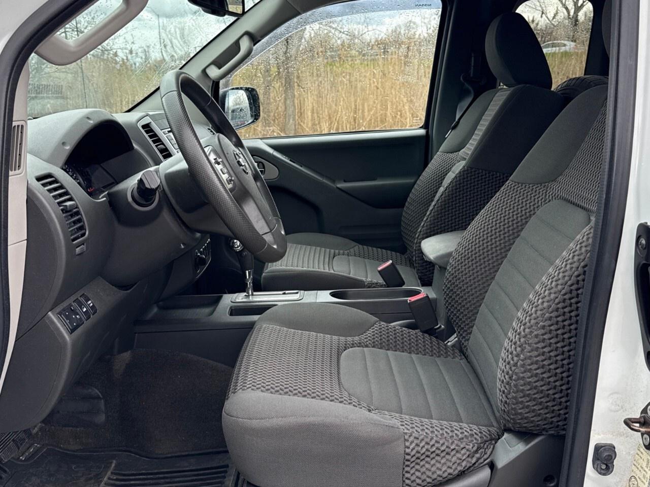 2016 Nissan Frontier SV    4WD   1 OWNER   NO ACCIDENTS Photo