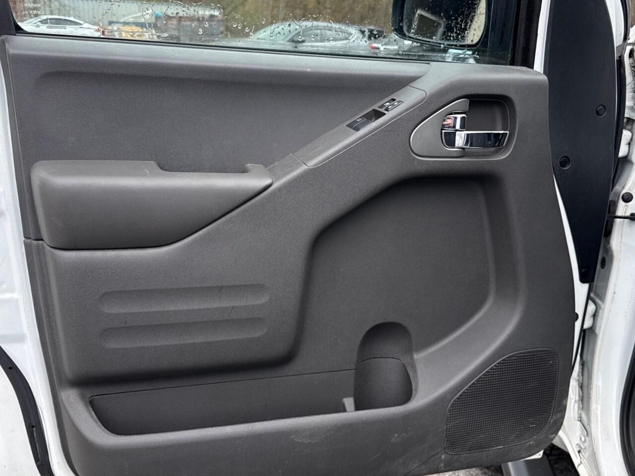 2016 Nissan Frontier SV    4WD   1 OWNER   NO ACCIDENTS Photo