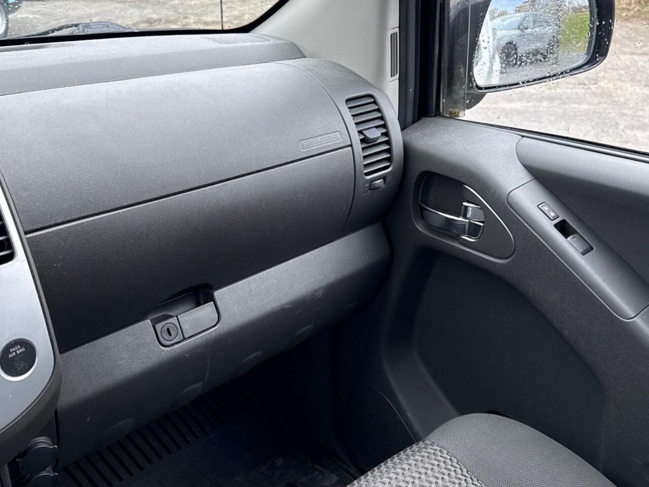 2016 Nissan Frontier SV    4WD   1 OWNER   NO ACCIDENTS Photo