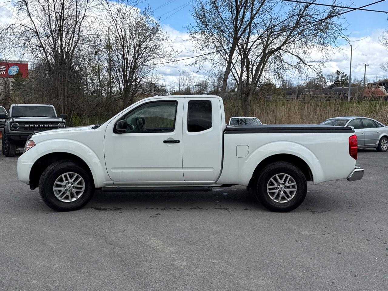 2016 Nissan Frontier SV    4WD   1 OWNER   NO ACCIDENTS Photo