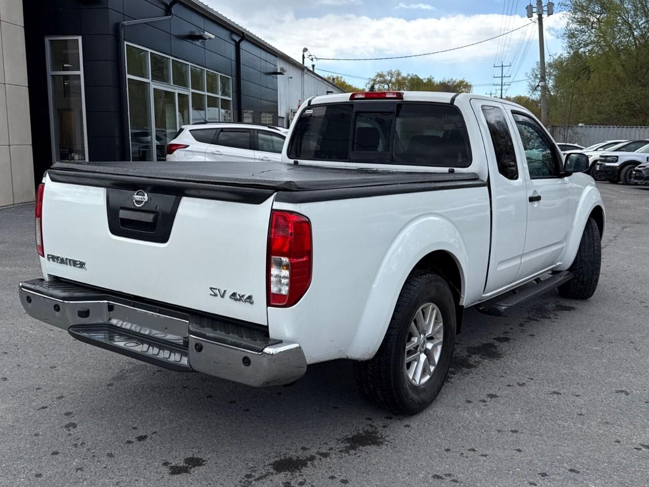 2016 Nissan Frontier SV    4WD   1 OWNER   NO ACCIDENTS Photo