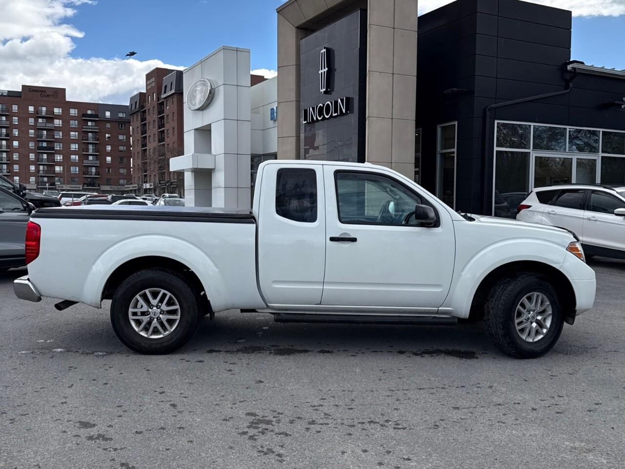 2016 Nissan Frontier SV    4WD   1 OWNER   NO ACCIDENTS Photo