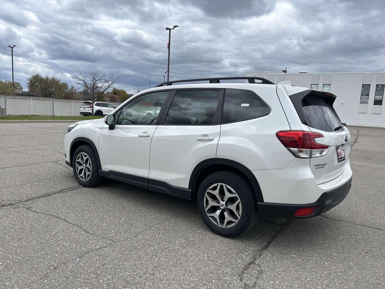 2023 Subaru Forester TOURING Photo