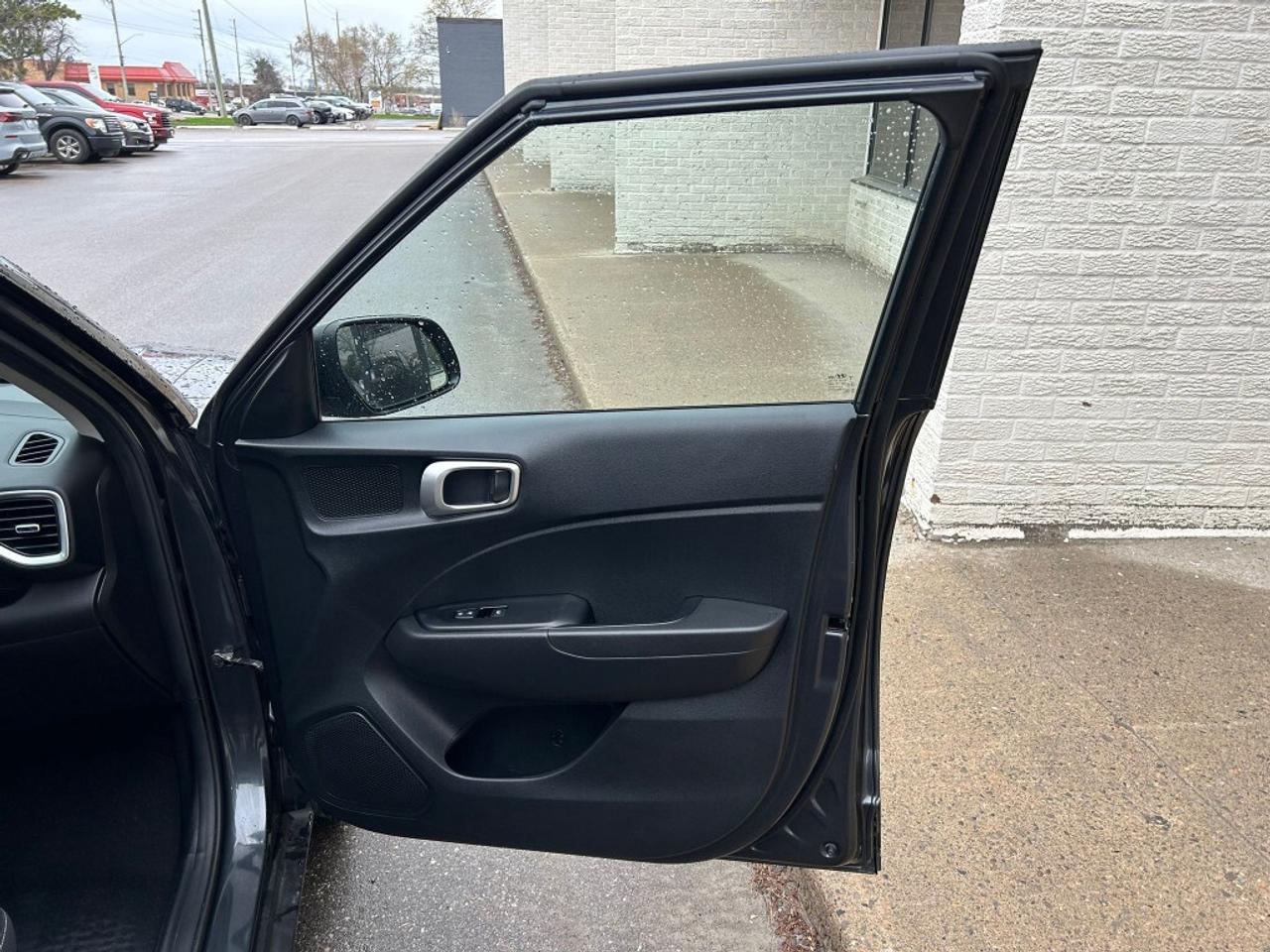 2023 Hyundai Venue Preferred/Lane Assist/Remote Start/Heated Seats/Cl Photo