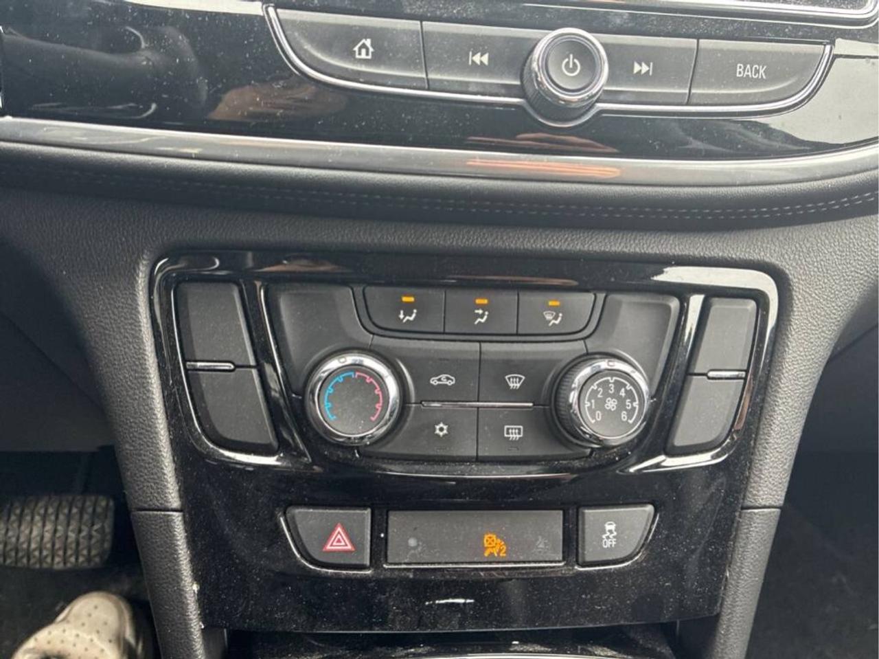 2019 Buick Encore Sport Touring/ Leather/ Android/Back Up Cam/ Bluet Photo
