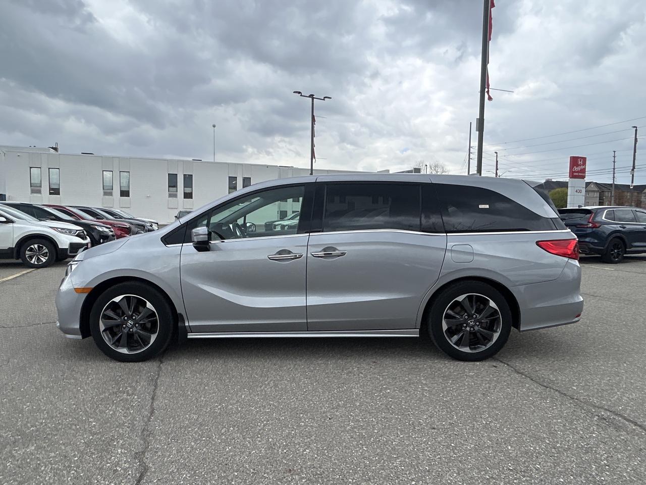 2022 Honda Odyssey Touring Photo2