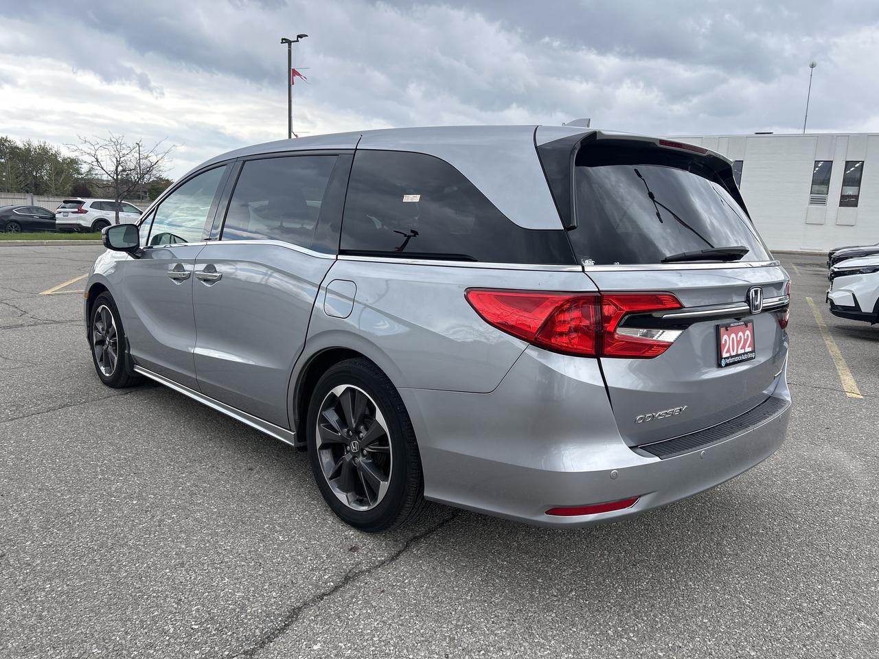 2022 Honda Odyssey Touring Photo3