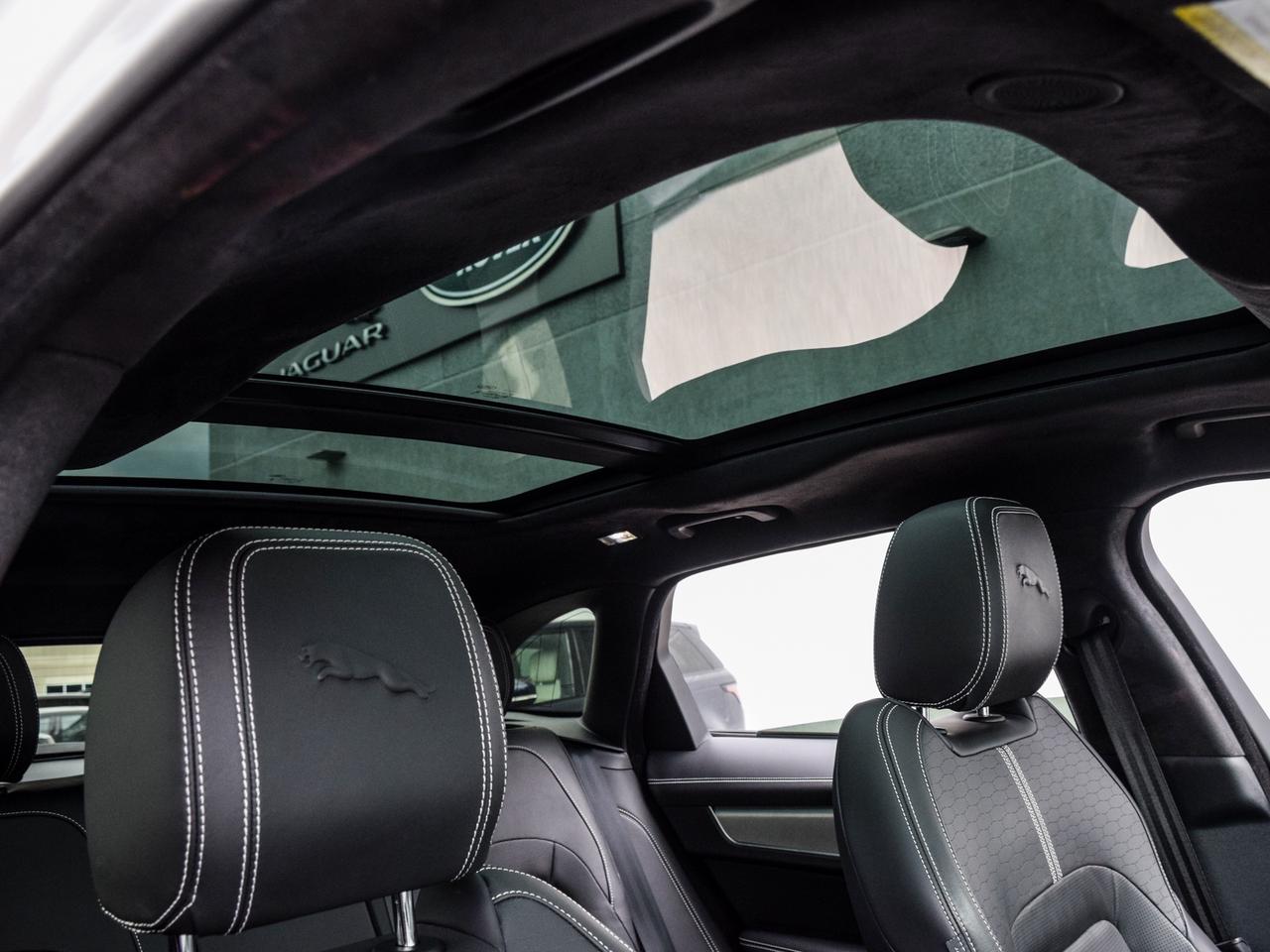 2025 Jaguar F-PACE P250 R-Dynamic S Photo