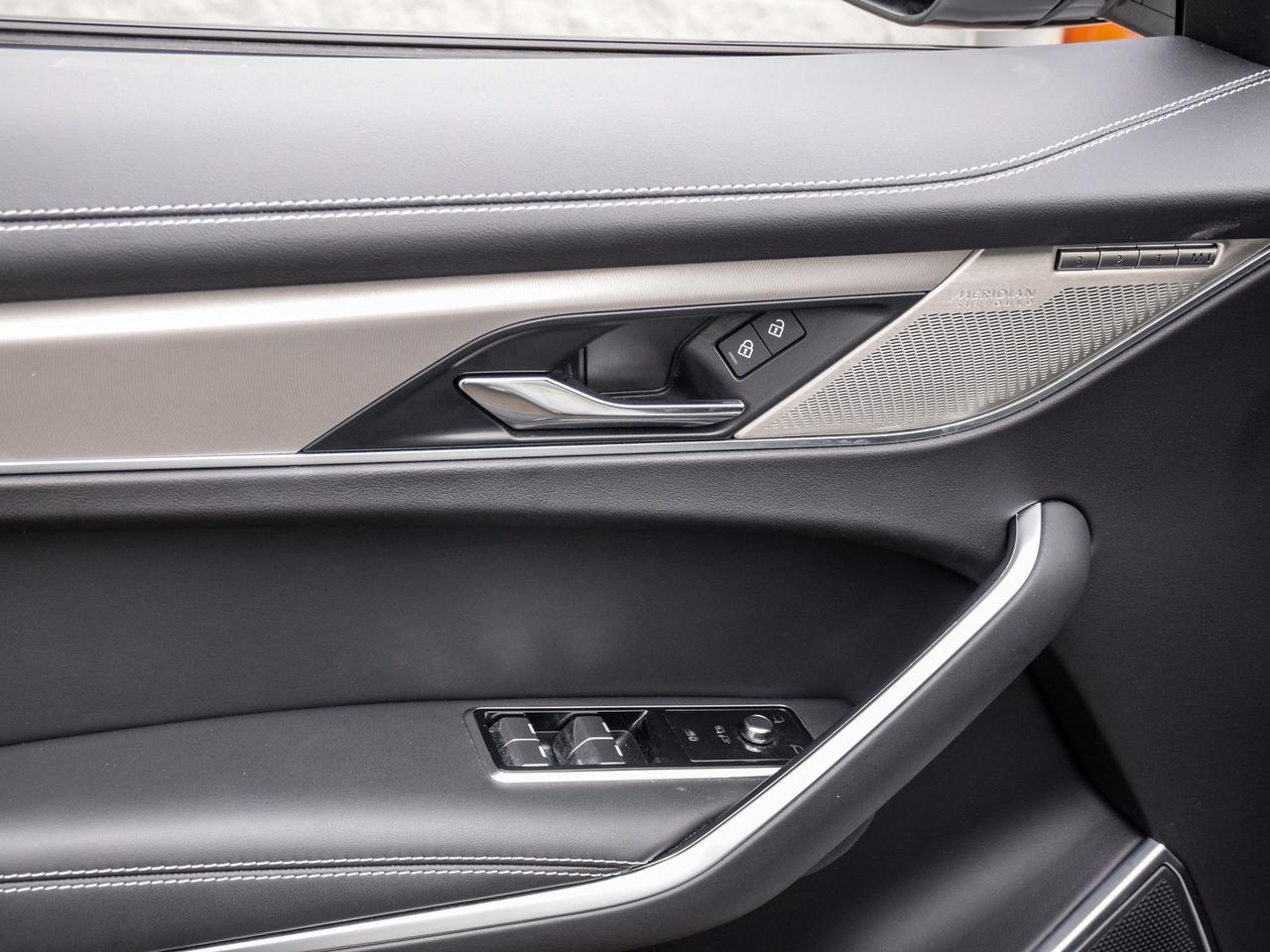 2025 Jaguar F-PACE P250 R-Dynamic S Photo