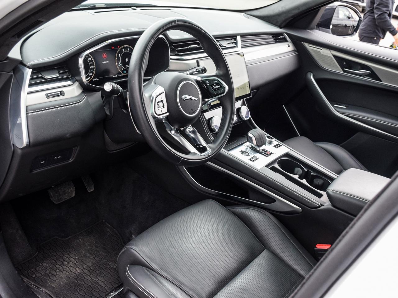 2025 Jaguar F-PACE P250 R-Dynamic S Photo