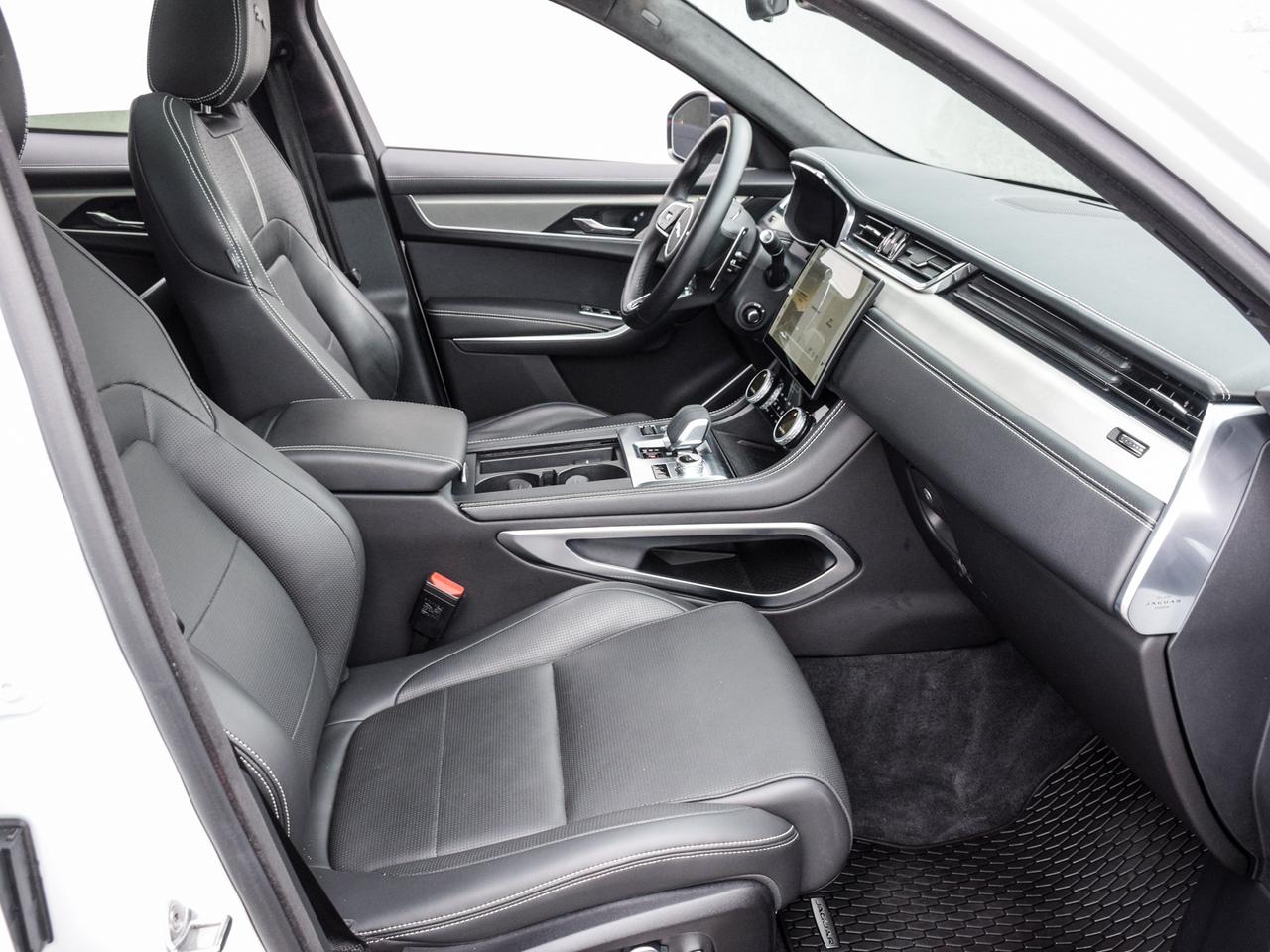 2025 Jaguar F-PACE P250 R-Dynamic S Photo