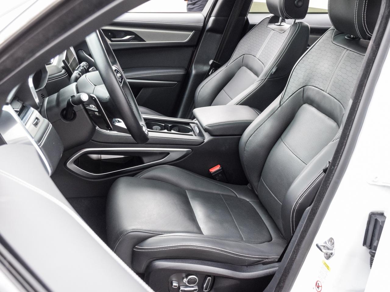 2025 Jaguar F-PACE P250 R-Dynamic S Photo