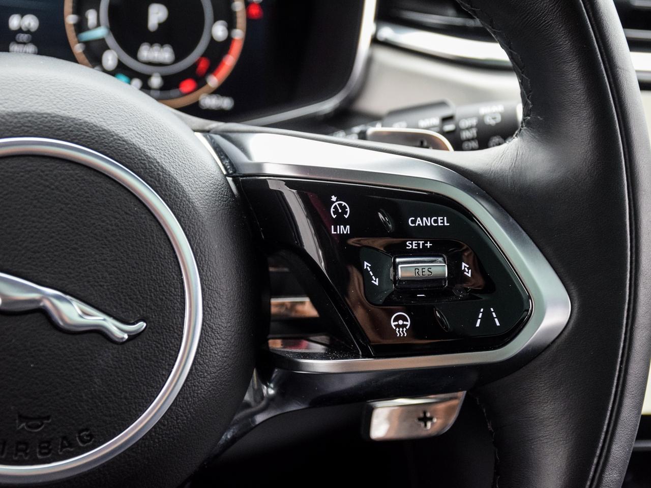 2025 Jaguar F-PACE P250 R-Dynamic S Photo