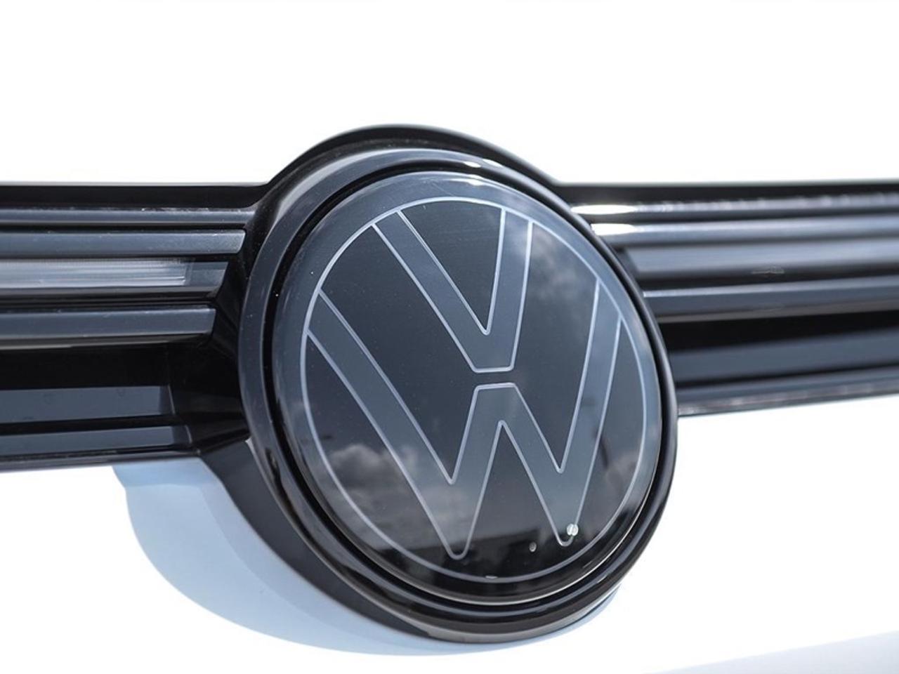 2026 Volkswagen Golf R BLACK EDITION Photo