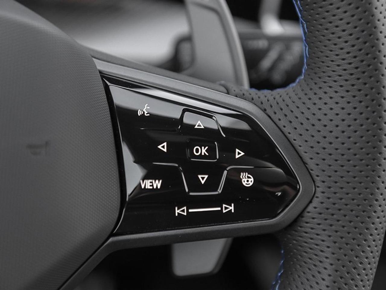 2026 Volkswagen Golf R BLACK EDITION Photo
