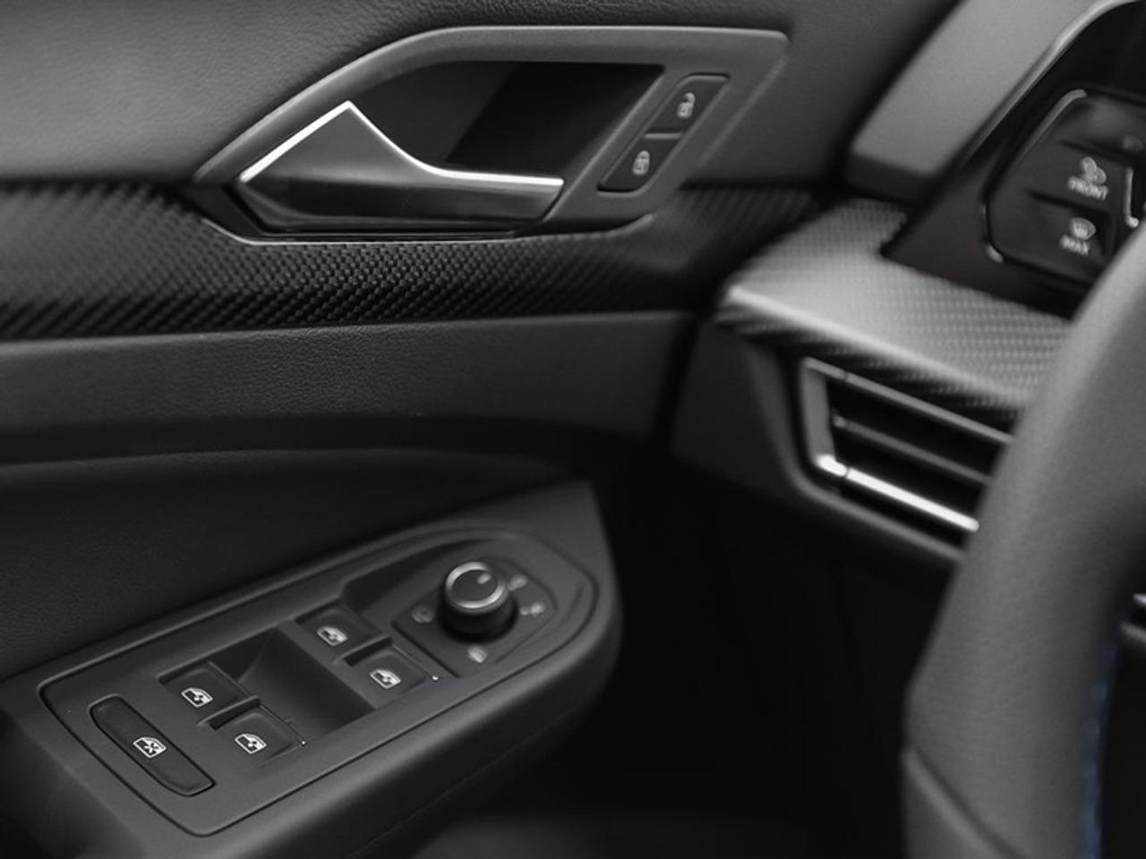 2026 Volkswagen Golf R BLACK EDITION Photo