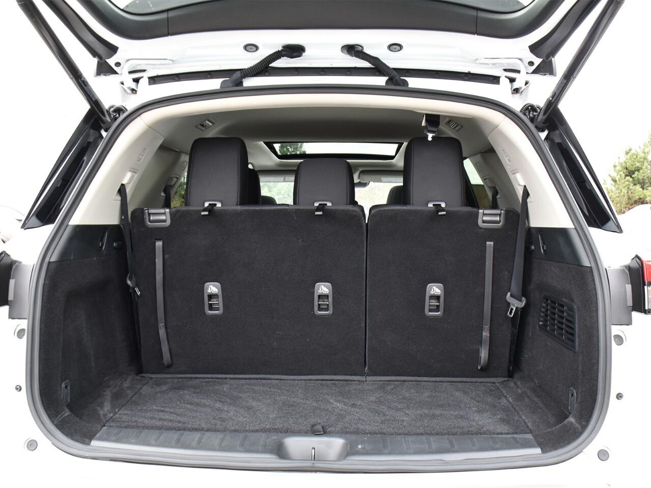 2025 Nissan Pathfinder SV AWD, APPLE CARPLAY, PANO ROOF, POWER TAILGATE Photo