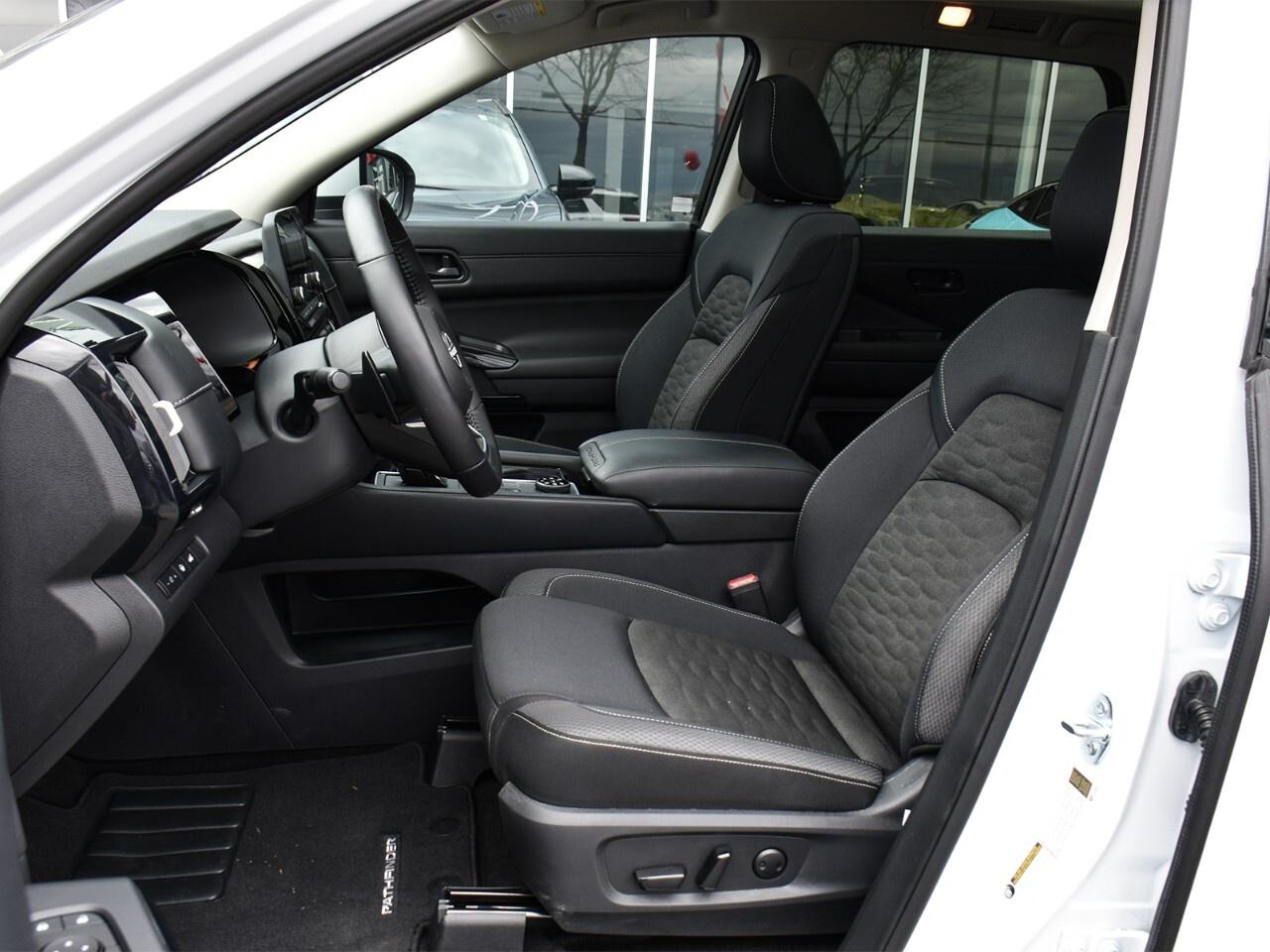 2025 Nissan Pathfinder SV AWD, APPLE CARPLAY, PANO ROOF, POWER TAILGATE Photo