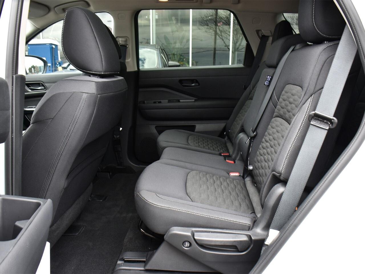2025 Nissan Pathfinder SV AWD, APPLE CARPLAY, PANO ROOF, POWER TAILGATE Photo