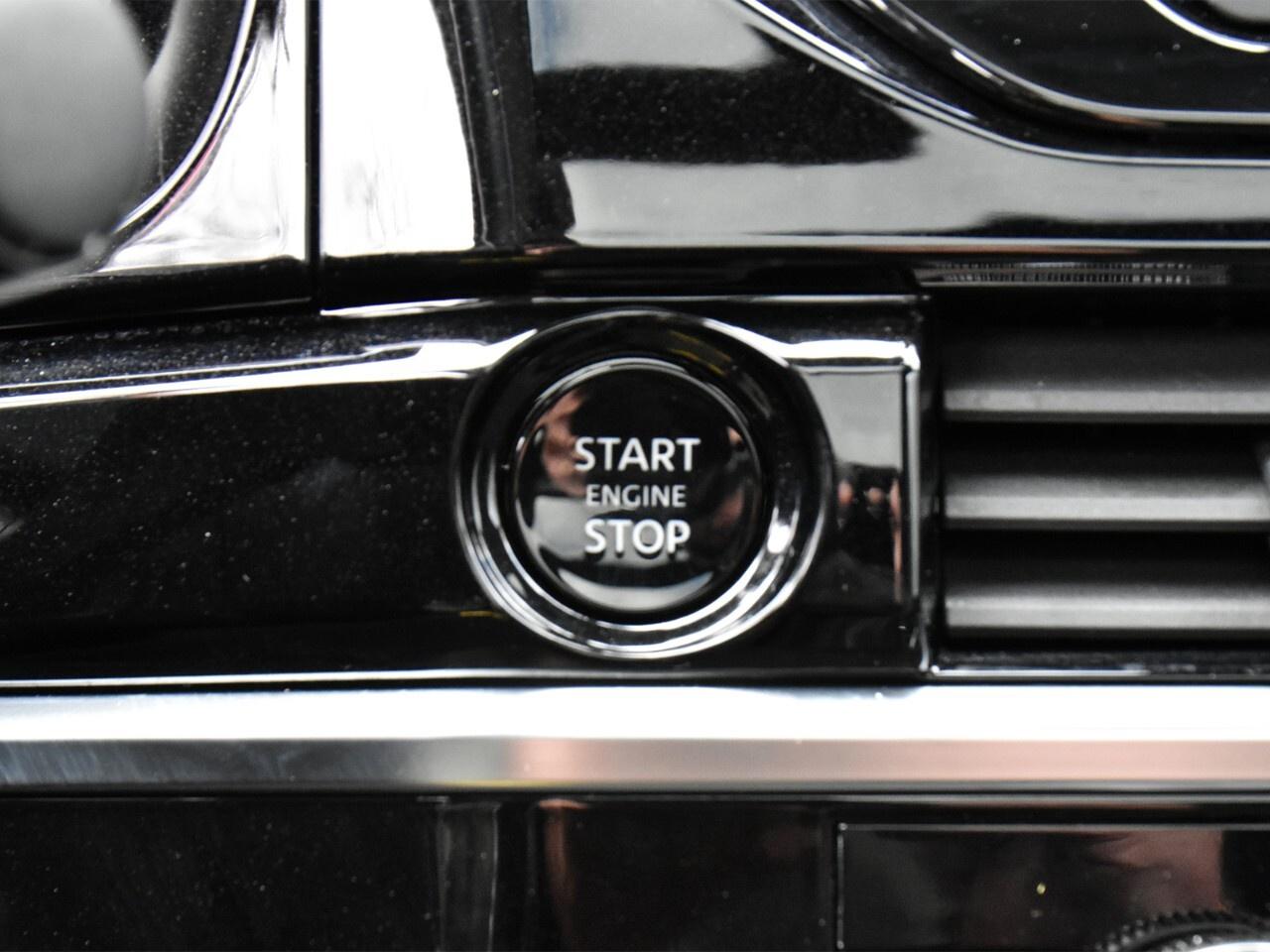 2025 Nissan Pathfinder SV AWD, APPLE CARPLAY, PANO ROOF, POWER TAILGATE Photo